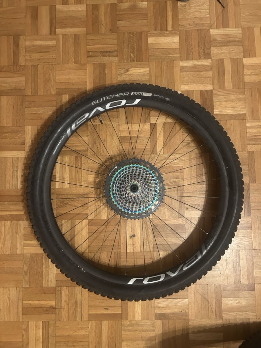 Pneus & Kompletträder: Paire roues Roval Traverse Carbone 29" – Neu (gemäss Beschreibung) aus Morges von bikeevasion