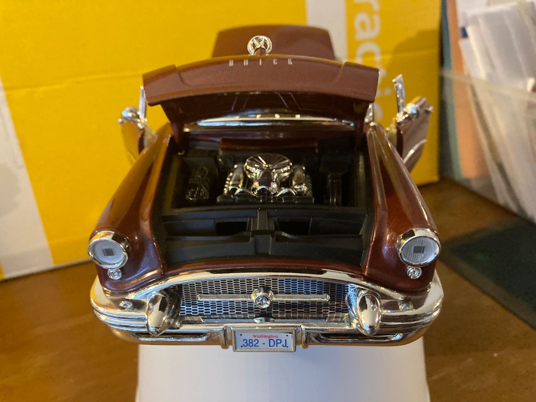 Buick Century Convertible 1955 Bordeaux/marron - Miniature 1/18 Mira By Solido (occasion)