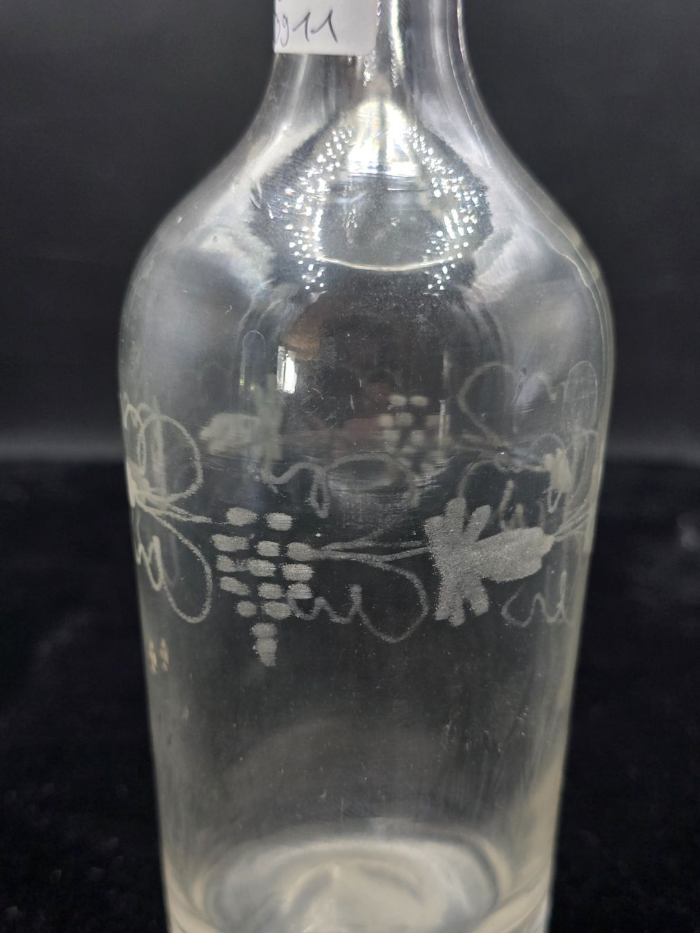 Carafes: Antike Karaffe Glas geritzt – D'occasion à Rorschacherberg par snOOpydOg11 2