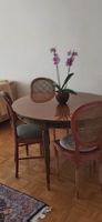 Round wood Dining Table. Expandable. Used Condition