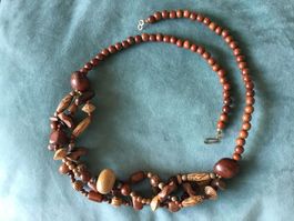 Collier en bois naturel style ethno