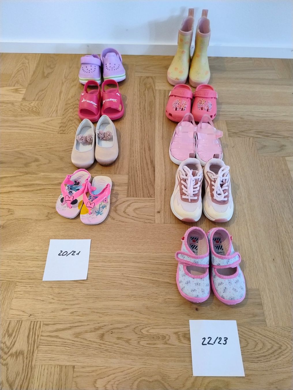 Scarpe per ragazze: Sommer-Schuhpaket Mädchen Gr. 20-23 – Usato da Sempach venduto da Cello81