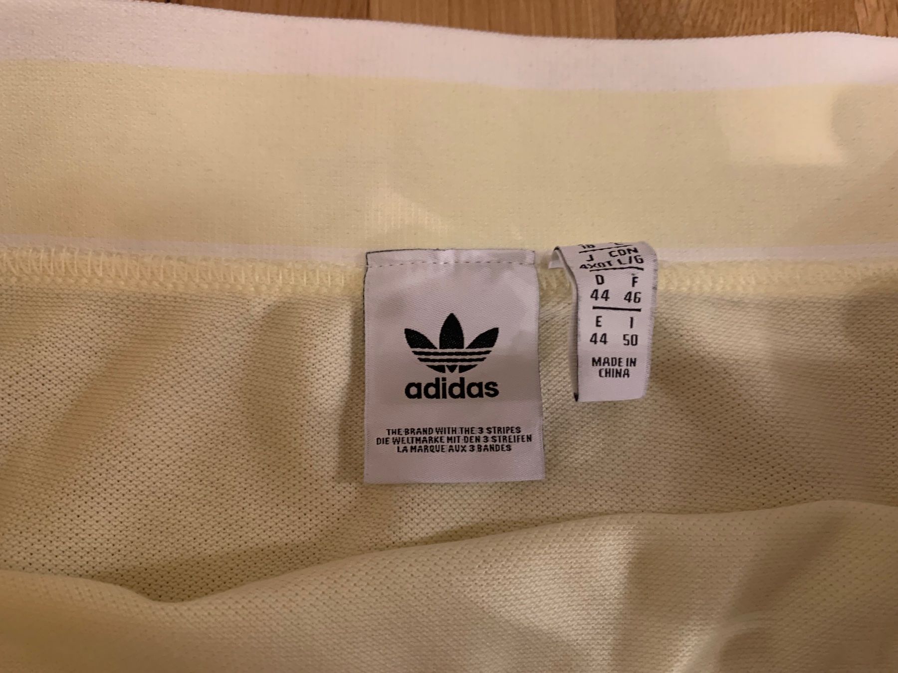 Adidas Jupes: Adidas Rock hellgelb, Grösse 44 – D'occasion à Rosshäusern par MiJoDoOl 3