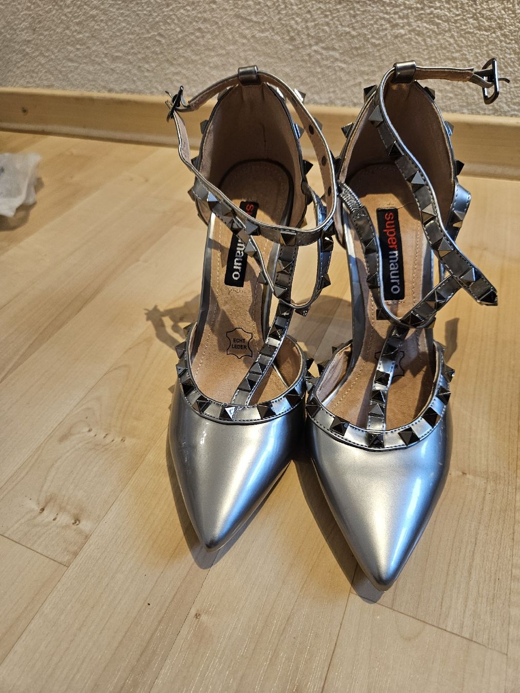 Chaussures femmes: High Heels Supermauro silber – Neuf avec emballage d'origine à Langnau am Albis par Alci68