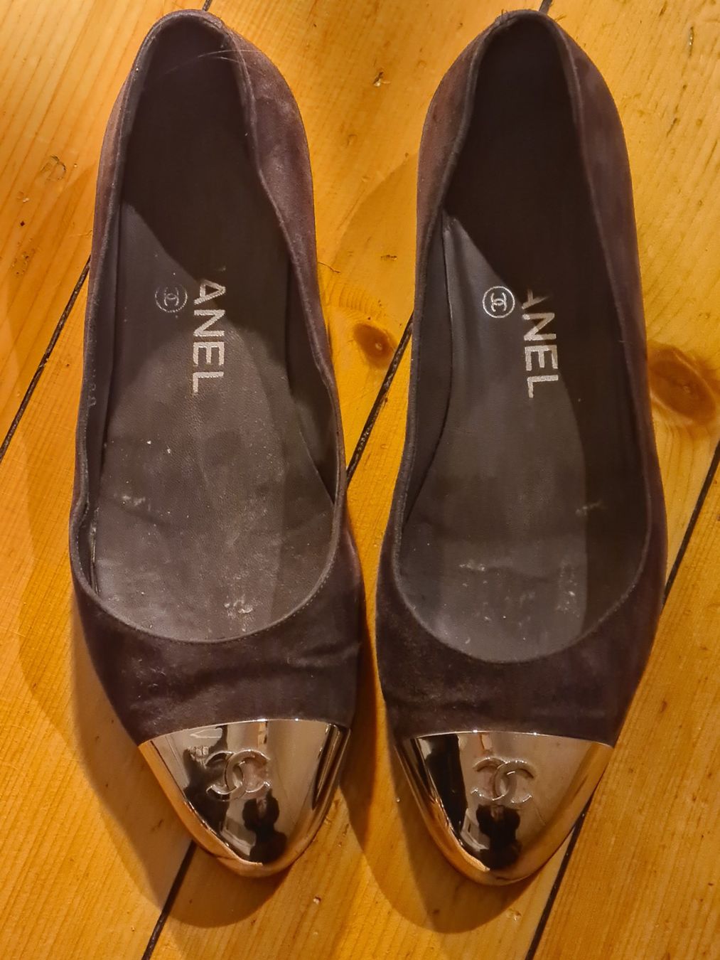 Chanel Scarpe da donna: Ballerines Chanel en daim suède gris 36 – Usato da Genève venduto da Tresor305 3