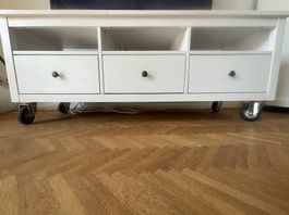 Ikea HEMNES TV Möbel auf Rollen weiss