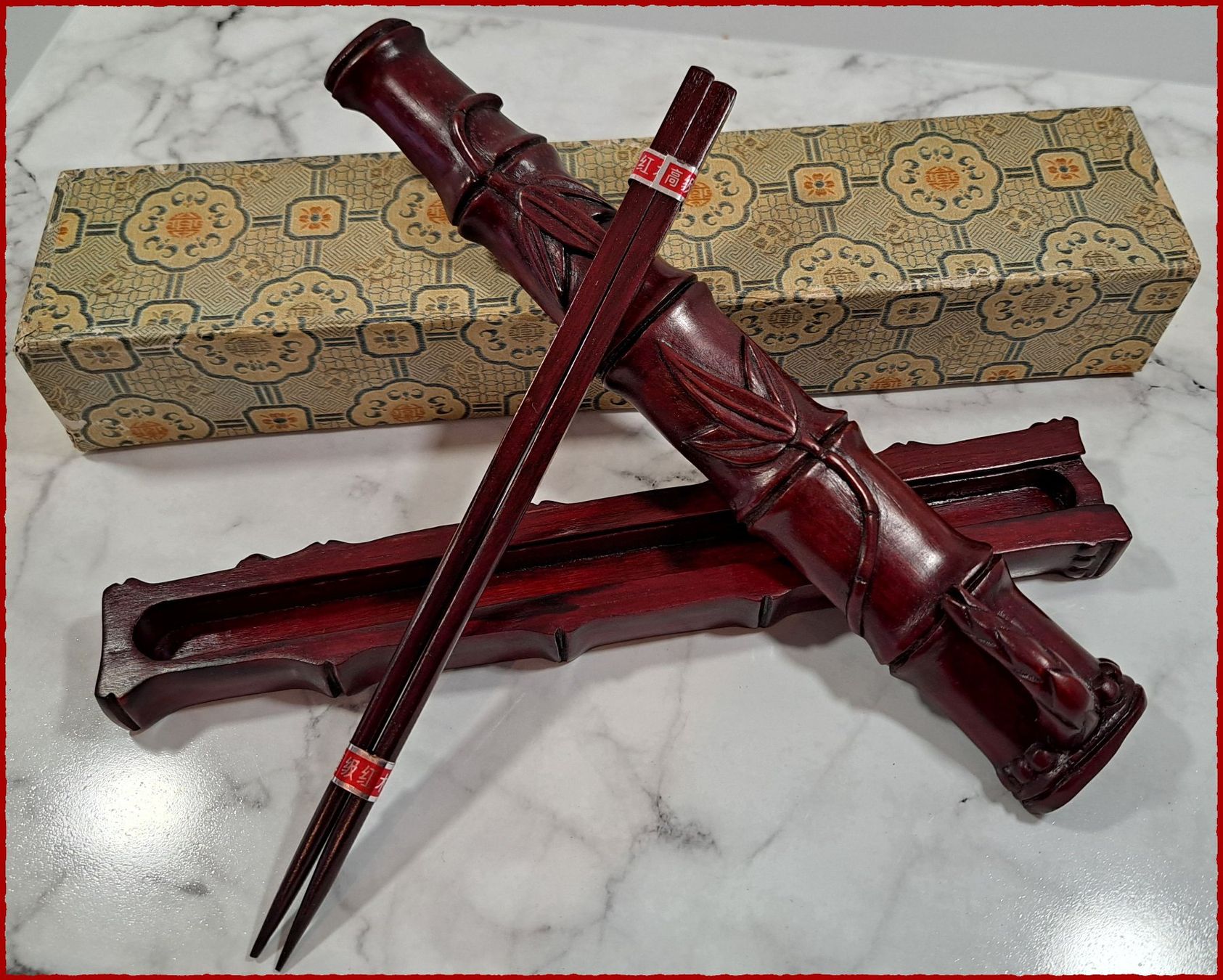 Set di posate: Essstäbchen in Handgeschnitzter Holzbox (Chopsticks) – Nuovo e nell'imballaggio originale da Nassenwil venduto da QuarySeller 4