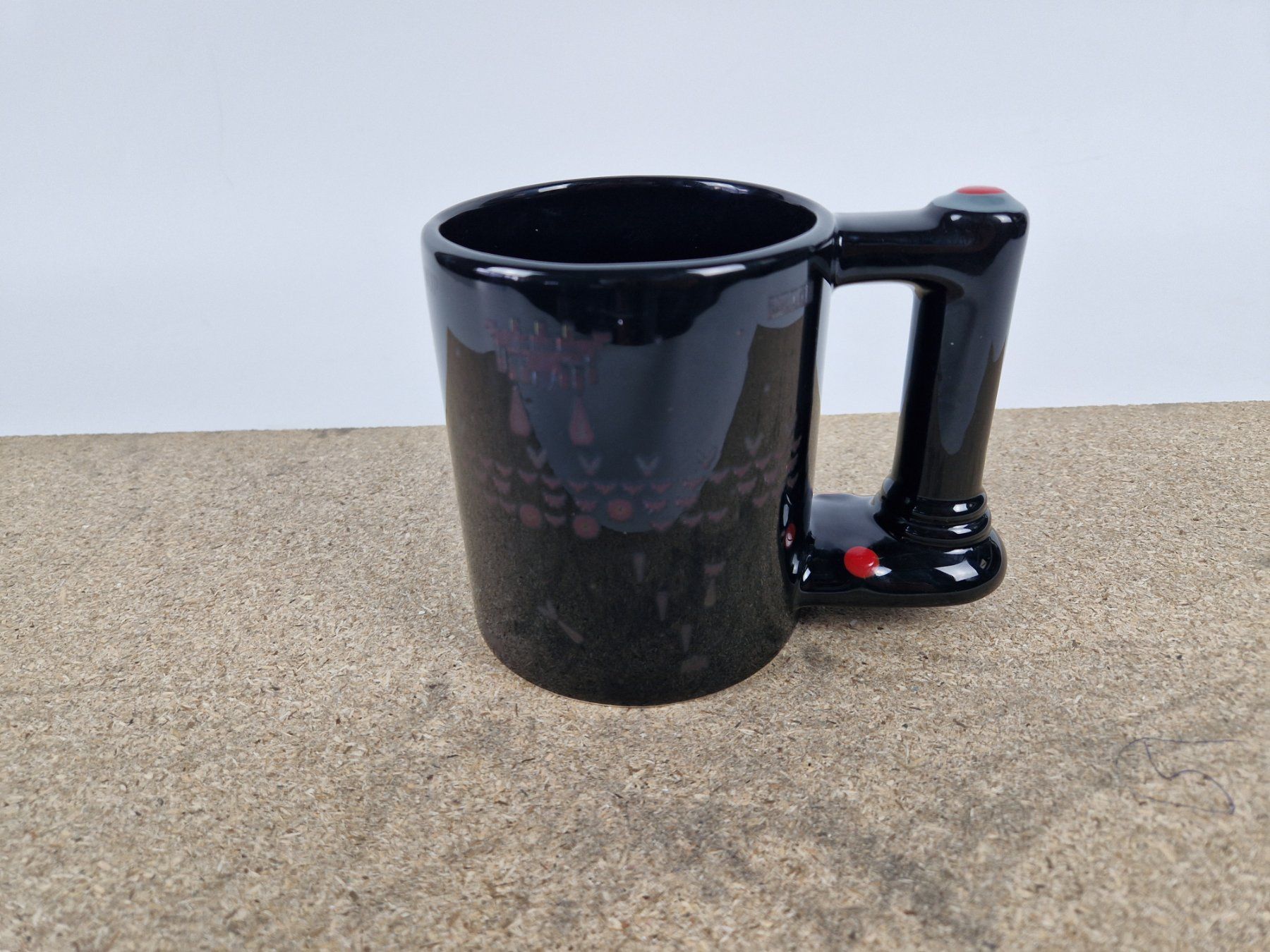 Tasses: Space Invaders Kaffeetasse Controller Griff Schwarz Neu – D'occasion à Muhen par Restwert_Muhen 3