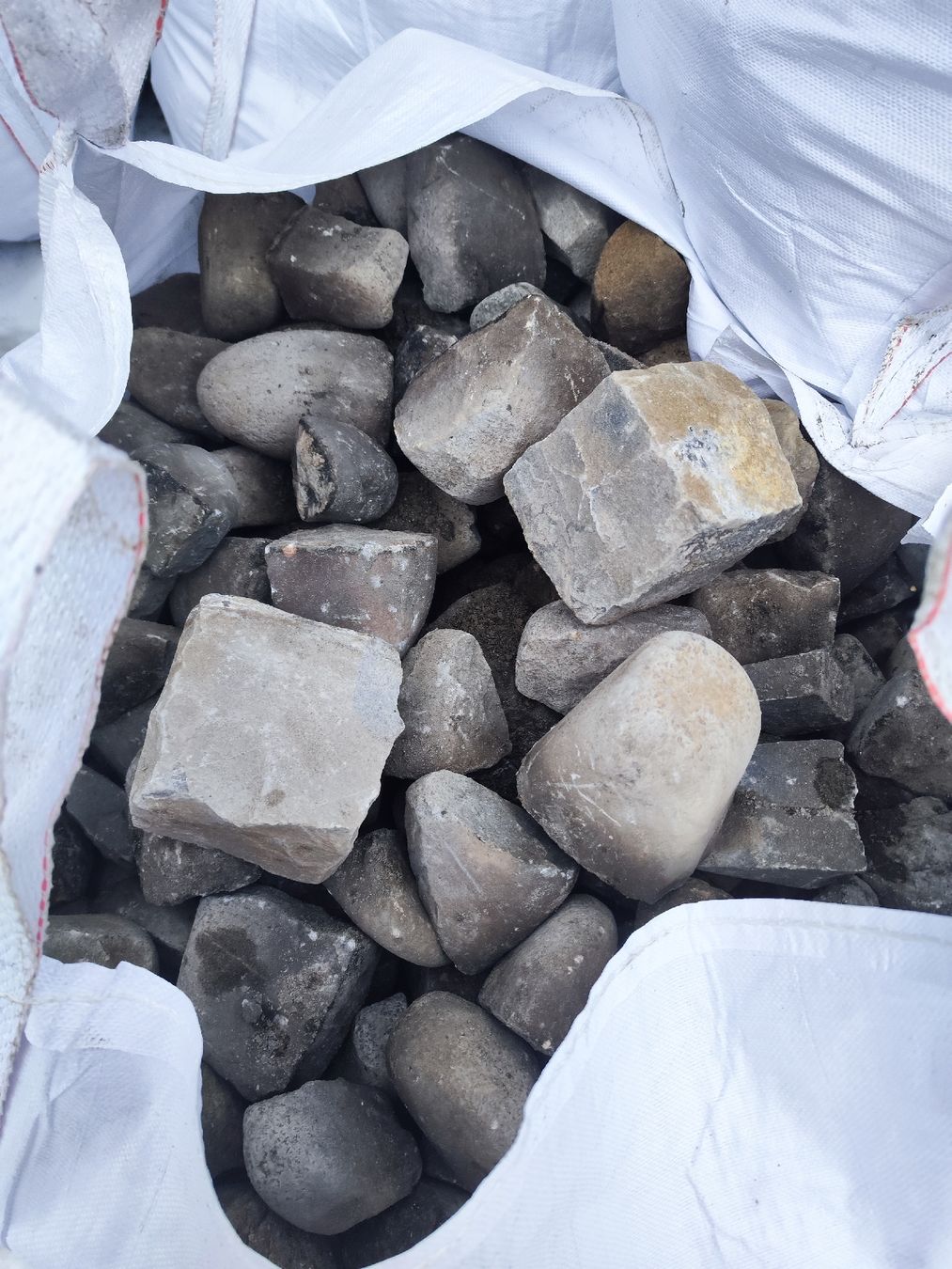 Steine & Dachziegeln: Antike Flusswacken Pflastersteine – Gebraucht aus St.Stephan von jamidomi 1