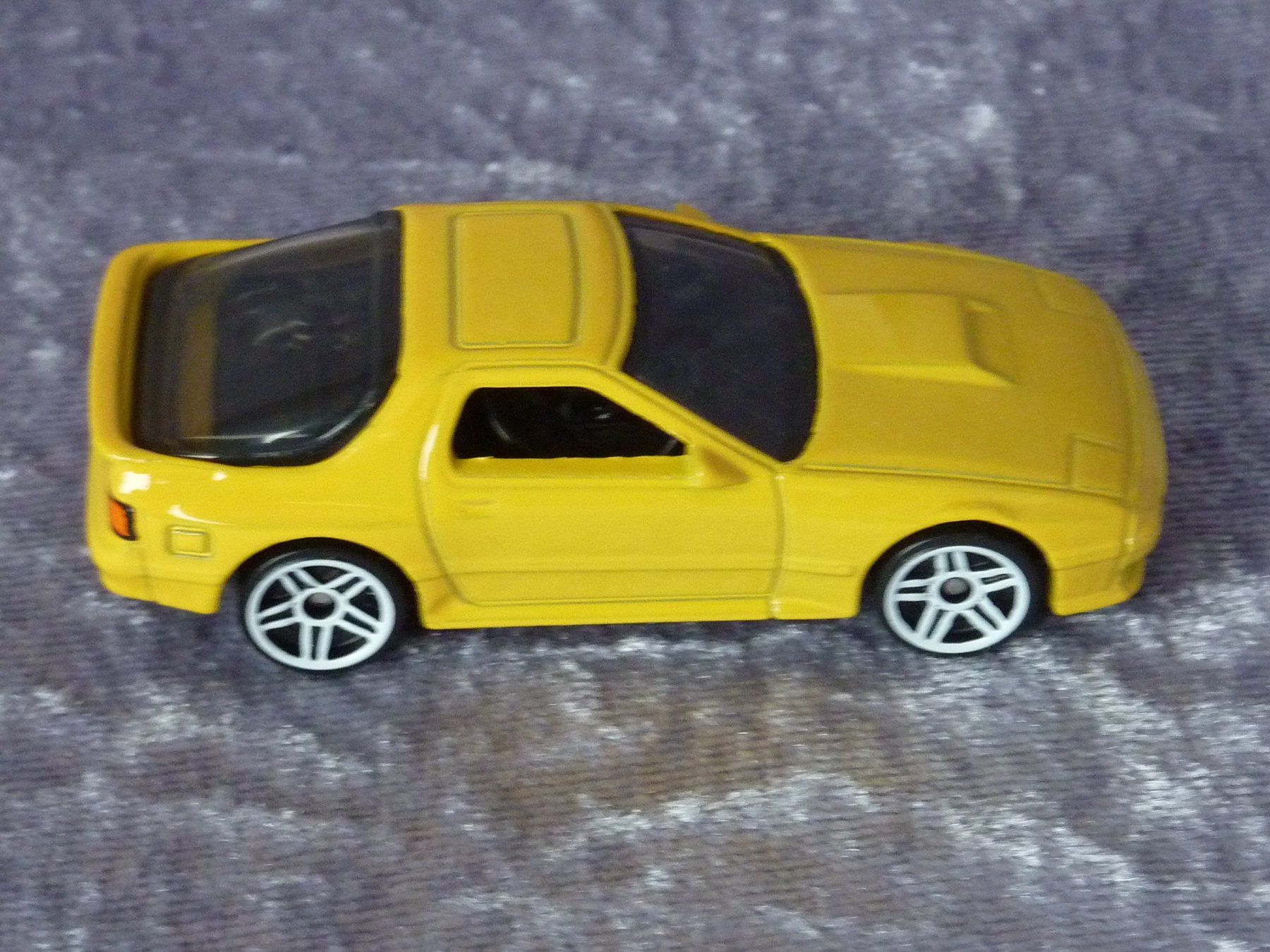 Hot Wheels Modellini d'auto: Mazda RX7 1:64 – Usato da Dürrenäsch venduto da Cobra1ch 3
