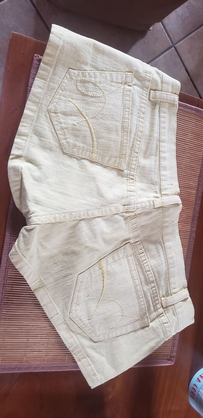 Jeans: Mini short jaune pastel – Usato da Le Séchey venduto da Jill93 1