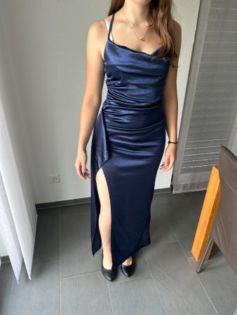 Elegantes dunkelblaues Abendkleid. Grösse M.
