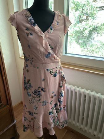 Wickelkleid Blumenmuster rosa Grösse 36 neuwertig