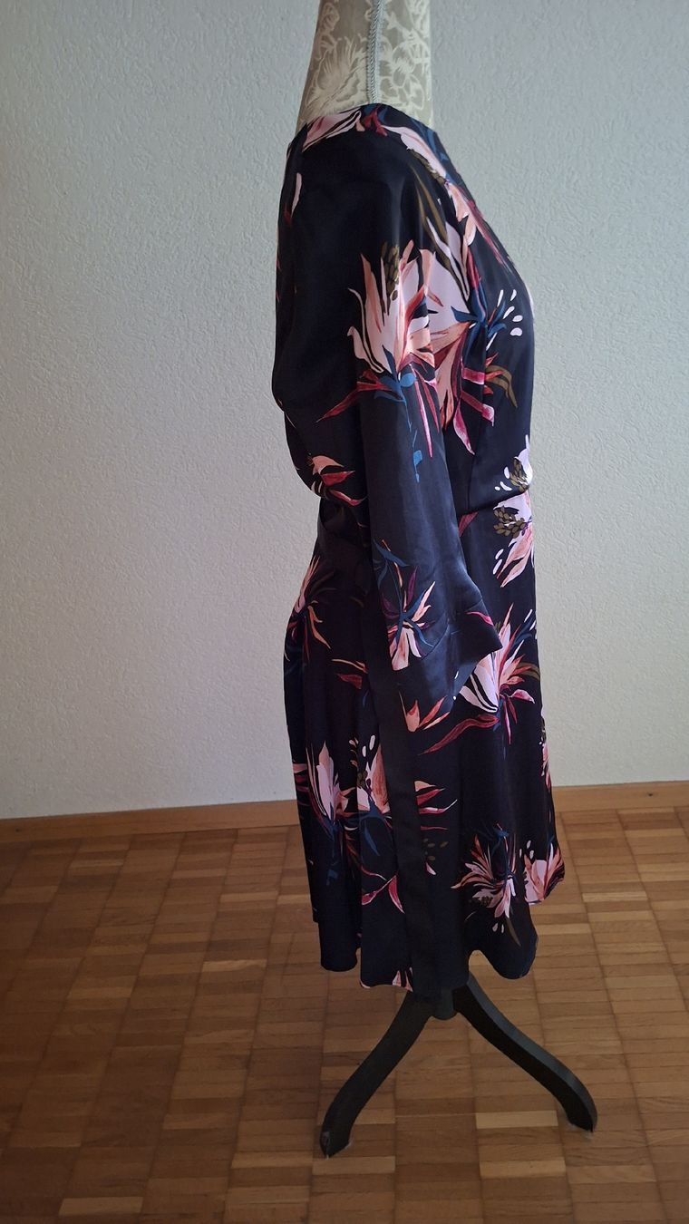 Kleider: Kleid – Gebraucht aus Wünnewil von 04Blume 1