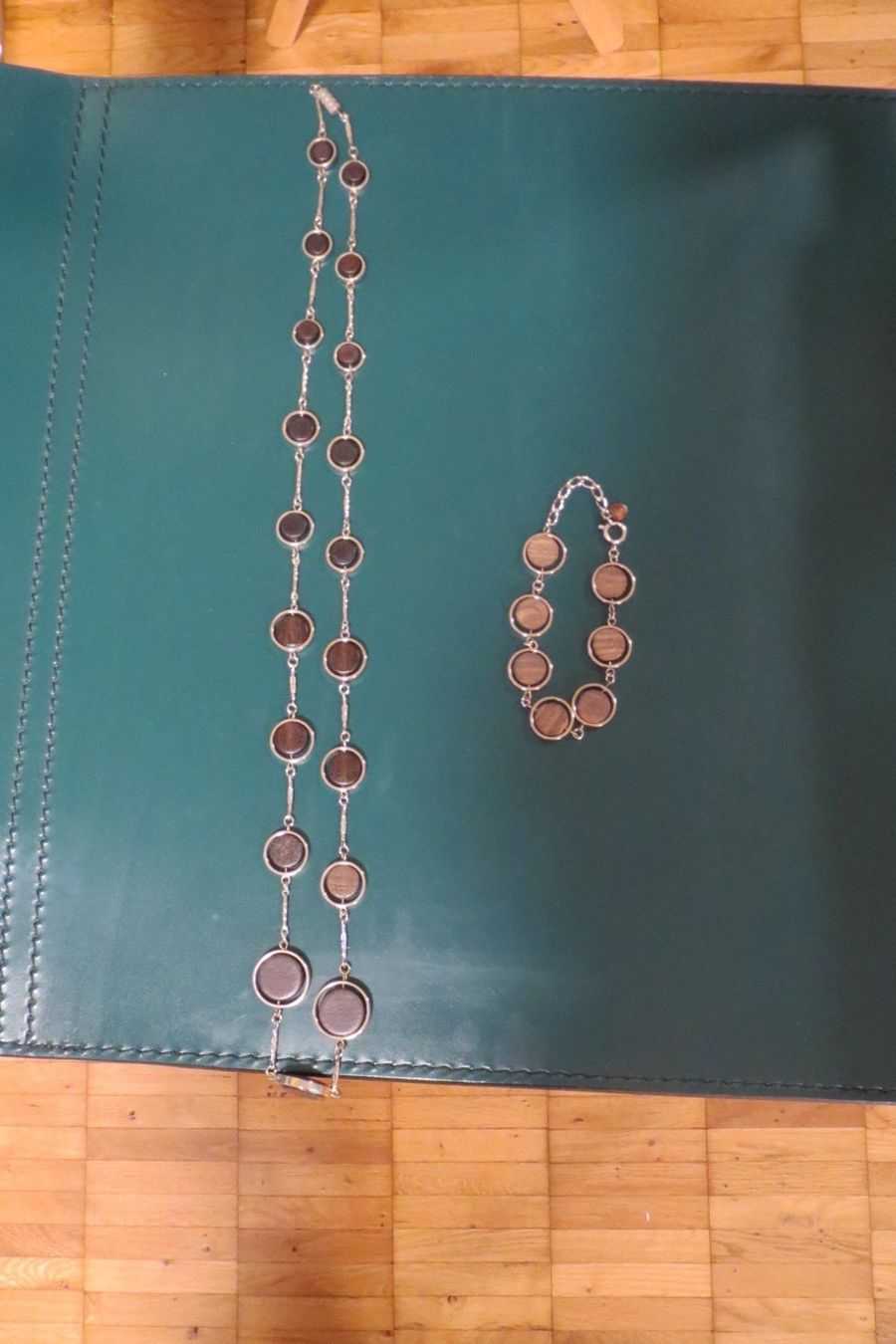 Altri gioielli: hübsches Schmuck Set - neu – Nuovo (secondo la descrizione) da Herisau venduto da fan_h9qj 1