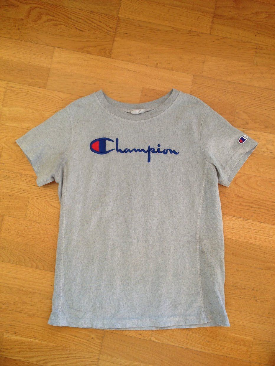 Champion T-shirt: T-shirt Champion – Usato da Dübendorf venduto da Fip05