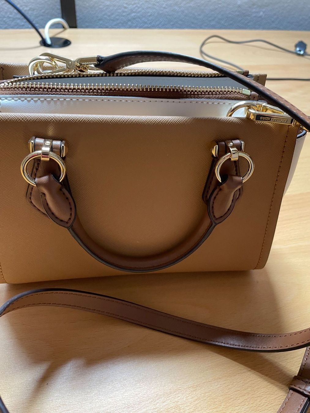 Michael Kors Taschen für Damen: Michael Kors Umhängetasche – Beige/Braun – Gebraucht aus Kloten von gma20 1