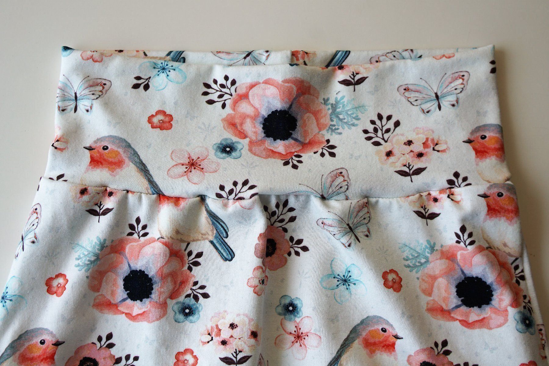 Pantaloni: Kurze Hose mit Blumen/Vogel  98/104  NEU – Nuovo e nell'imballaggio originale da Zürich venduto da sambaum 3