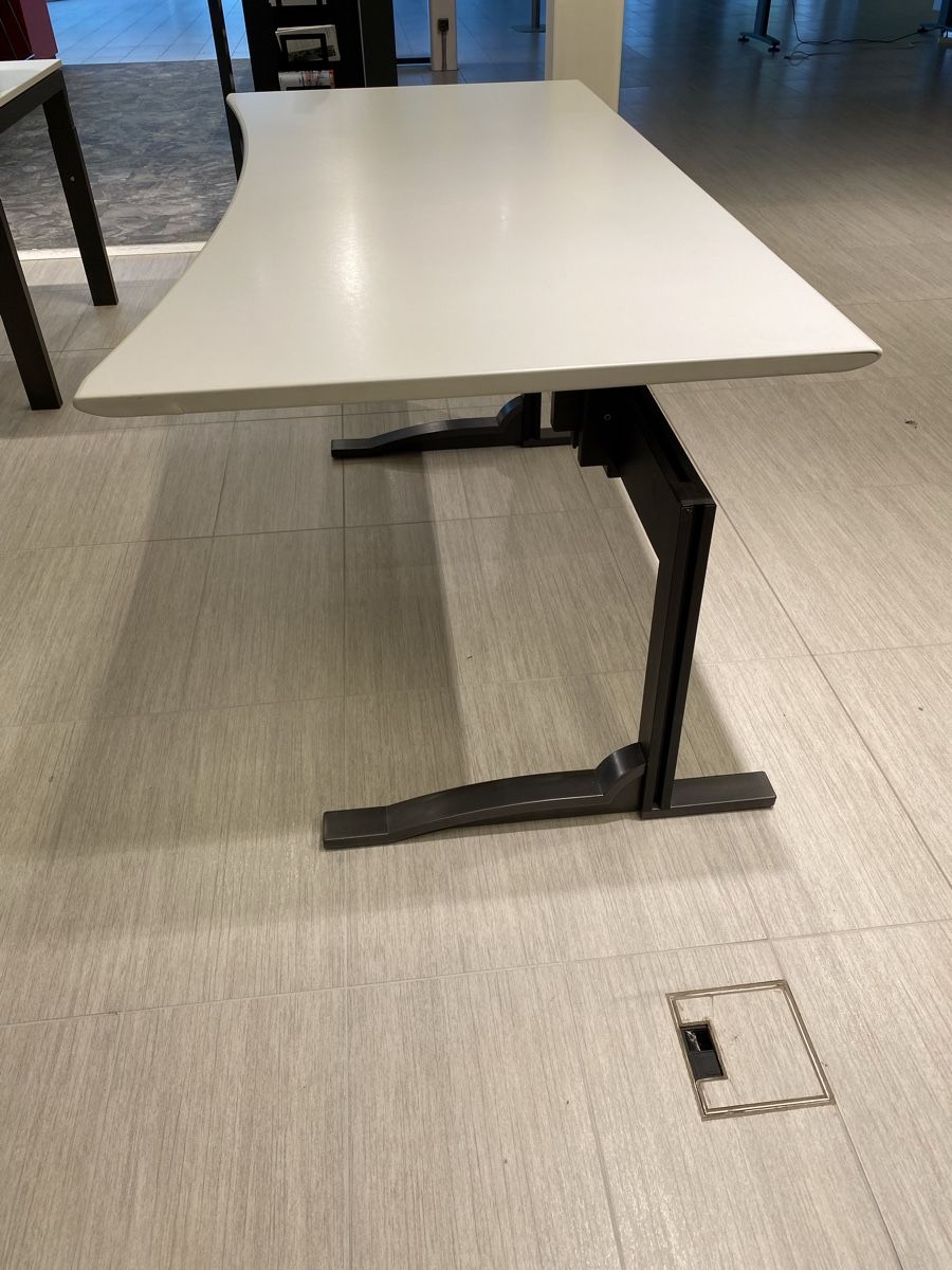 Schreibtische: Flexibel einstellbarer Schreibtisch oder Gamingtisch – Gebraucht aus Hägglingen von Karin0802 2