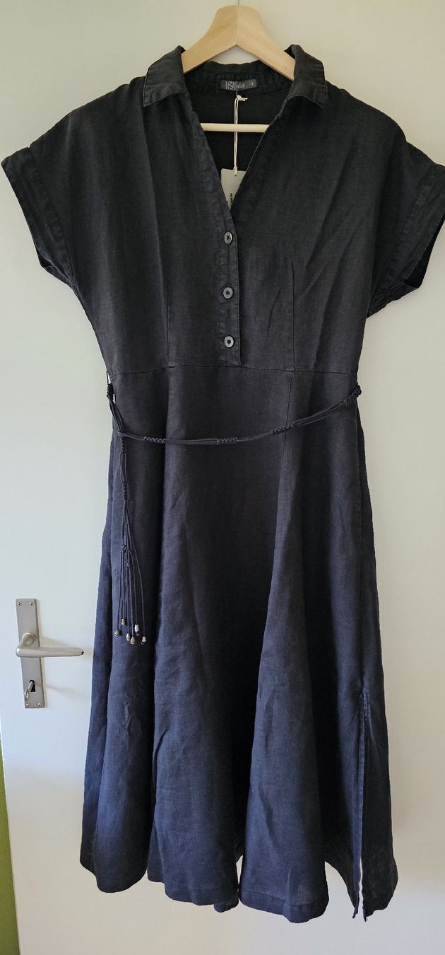 Nile Vestiti: Nile ~ Leinenkleid mit V-Ausschnitt – Usato da Kollbrunn venduto da Antikmann