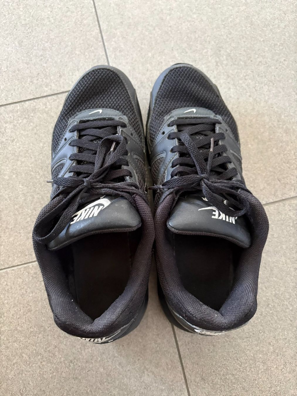 Nike Chaussures hommes: Nike Air Max Command Triple Black – D'occasion à Mumpf par galliforever 5