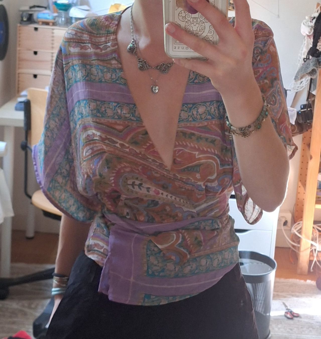 Top: cache coeur boho hippie vintage  – Usato da  venduto da