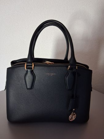 SCHWARZE HANDTASCHE AUCH ZUM UMHÄNGEN
