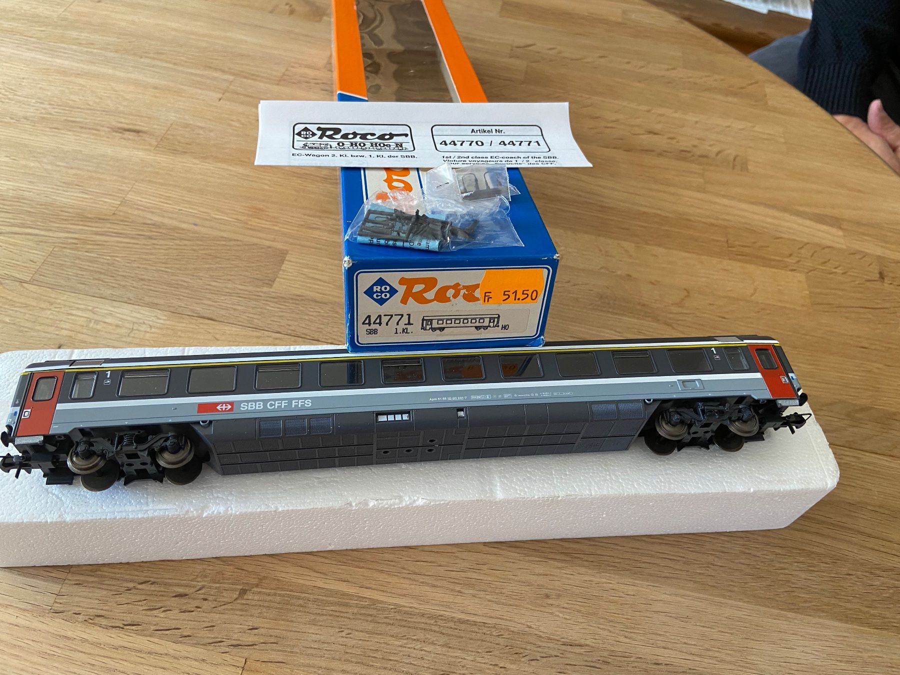 Roco Modellini di ferrovie: ROCO 44771 EC Wagen SBB Apm – Nuovo (secondo la descrizione) da Basel venduto da Relaphe
