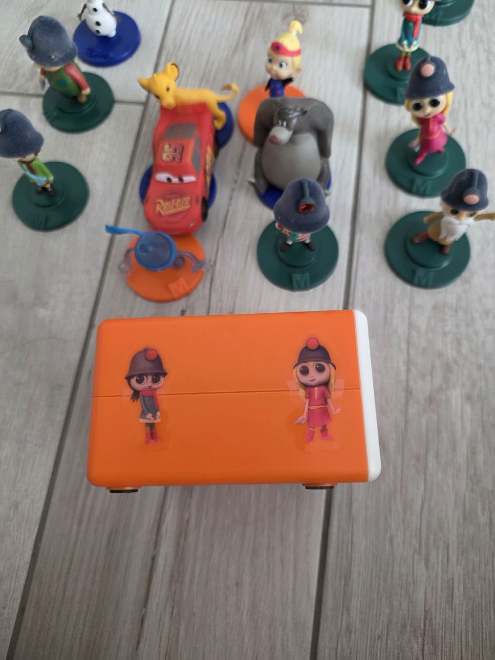 Migros Giocattoli: Migros Storybox mit Figuren  – Usato da Dorf venduto da Echo_Elements 6