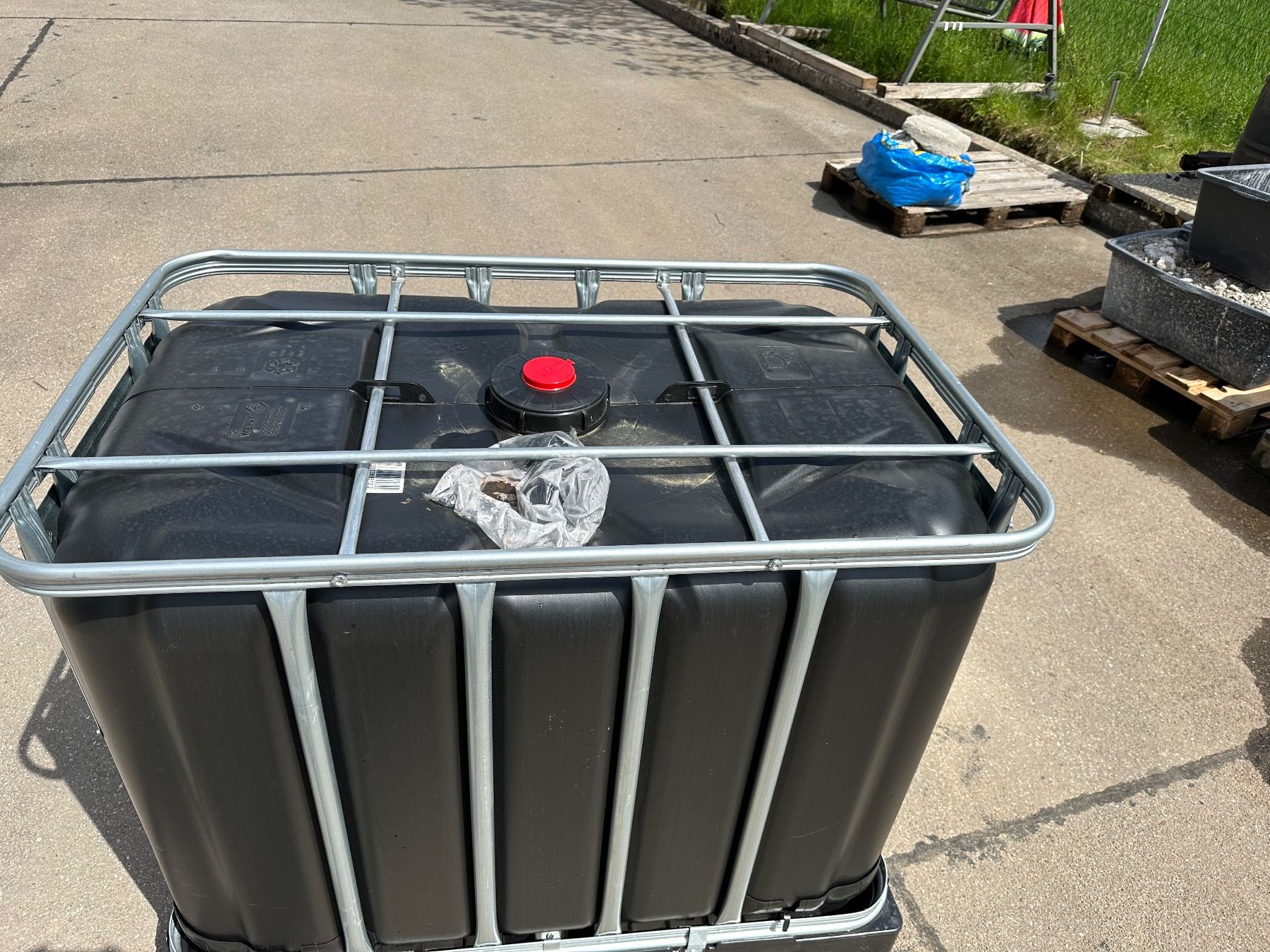 Abbeveratoi e trogoli: IBC Wassertank 600Liter schwarz neu – Nuovo e nell'imballaggio originale da Schöfflisdorf venduto da Dance04