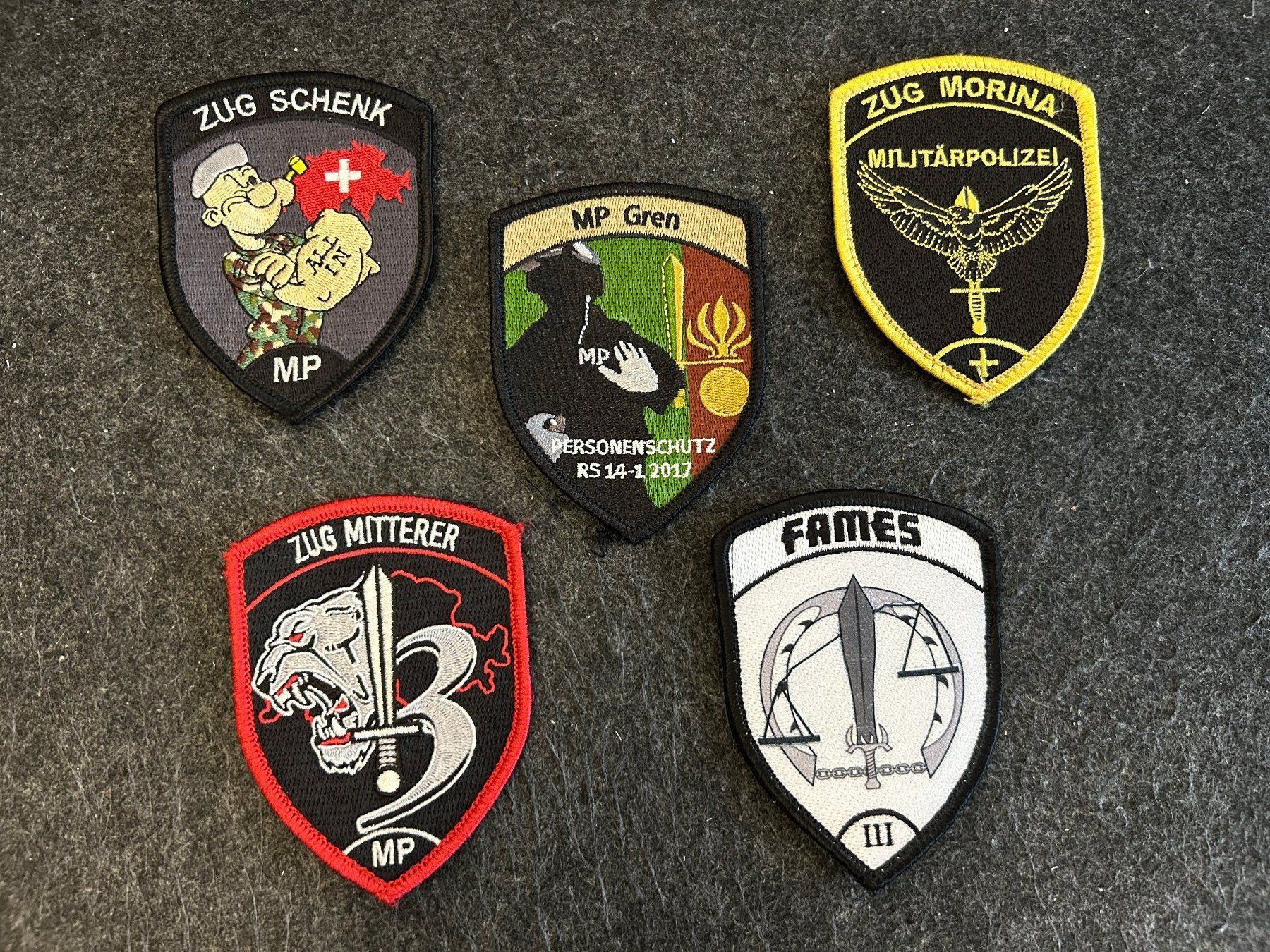 Schweizer Armee Placchette & Badge: Badges Zugs-Abzeichen Militärpolizei MP – Usato da Berikon venduto da DGC-1995