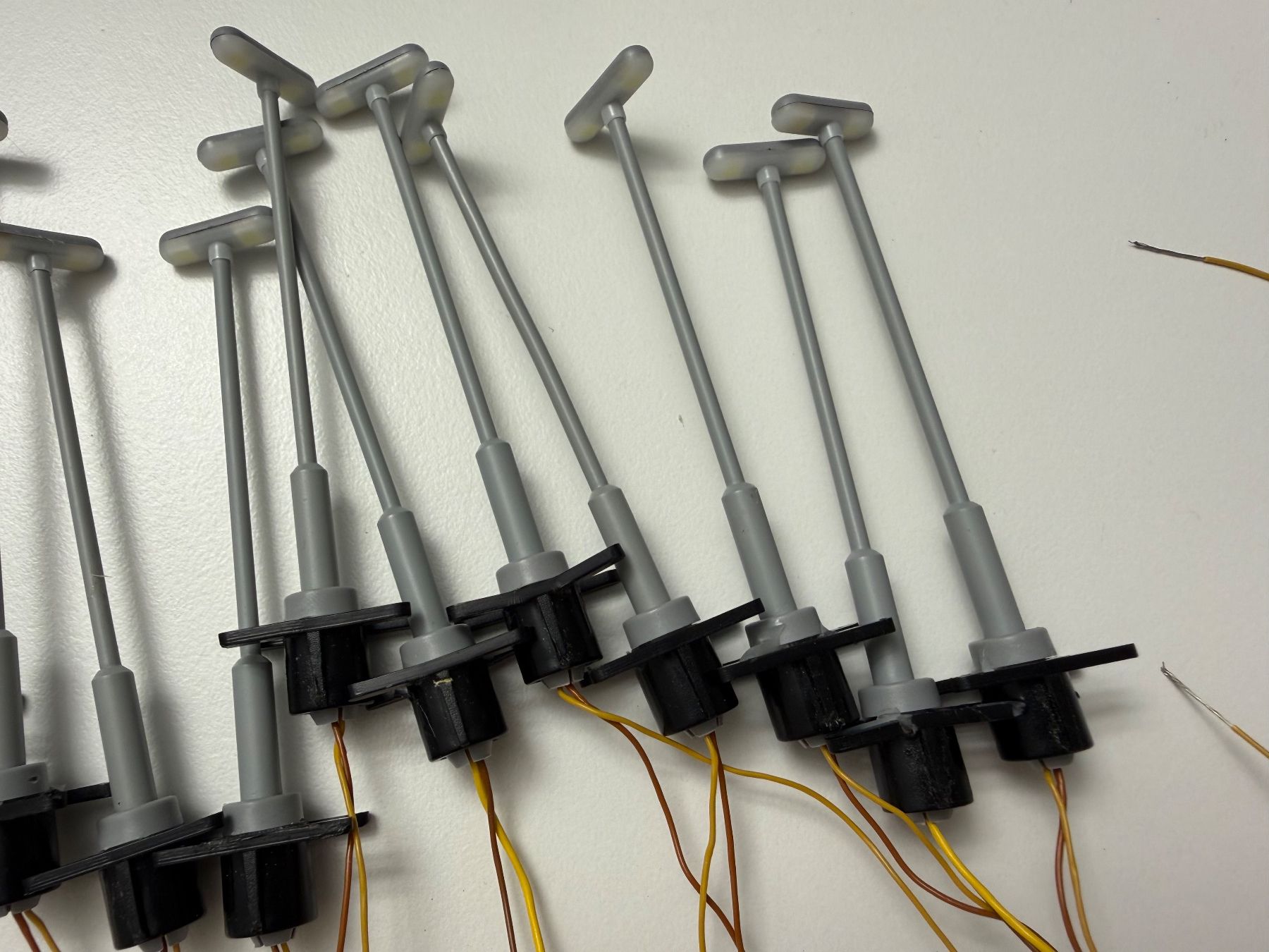 Modellini di ferrovie: 16x HO Leuchten mit 2 LED, 7cm / HO – Usato da Jonschwil venduto da sutfra12 3