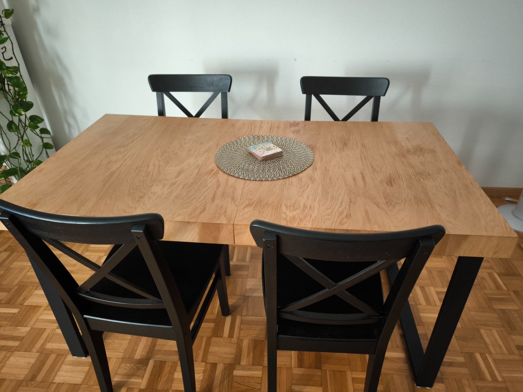 Ikea Set di tavolo e panche: Esstisch + 6 Stühle – Usato da Zürich venduto da aes_zh8v