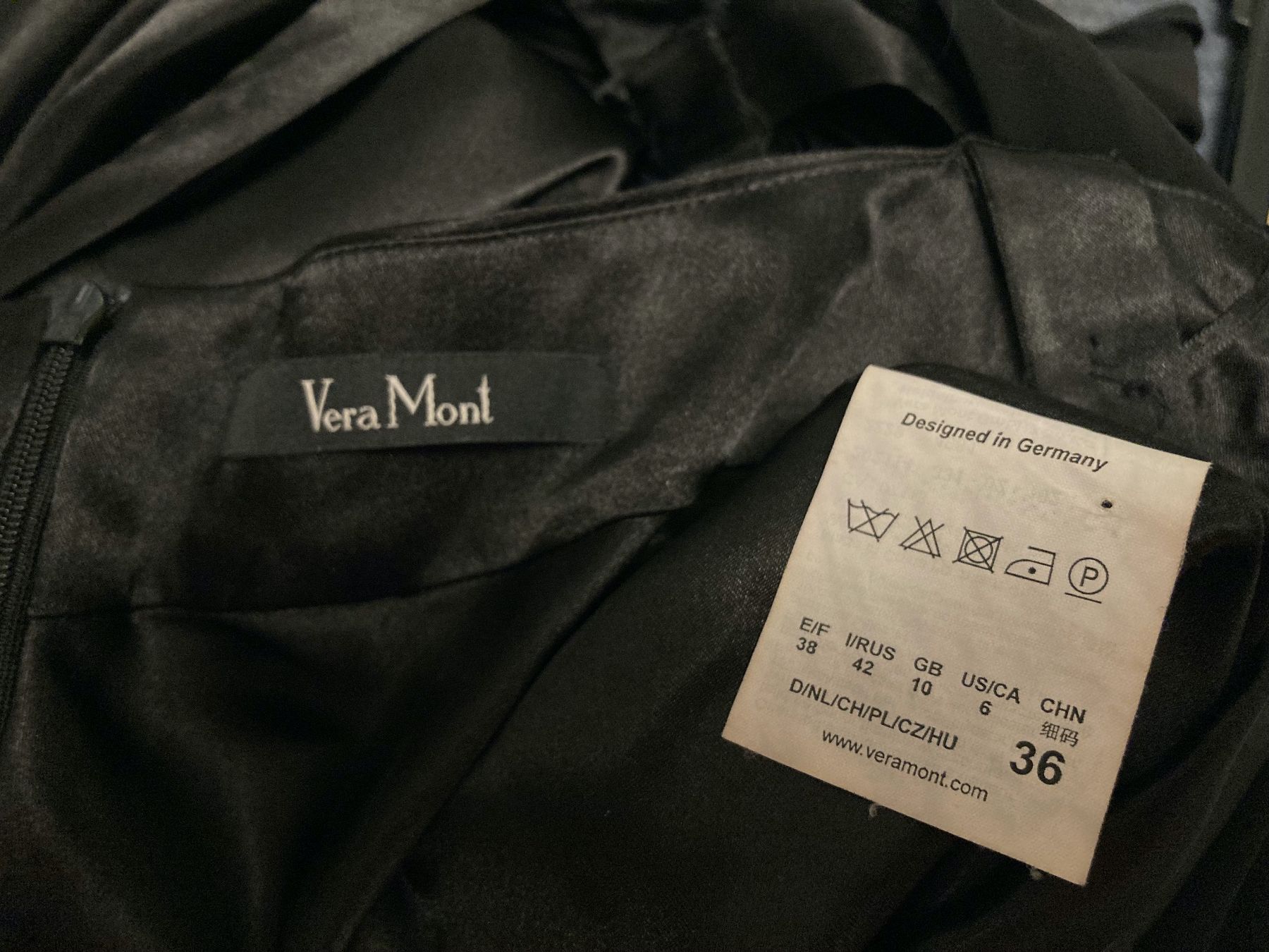 Vestiti: Schwarzes Abendkleid mit Federn, Gr. 36 - Festlich! – Nuovo (secondo la descrizione) da Oberwil BL venduto da chr_ygn5 5