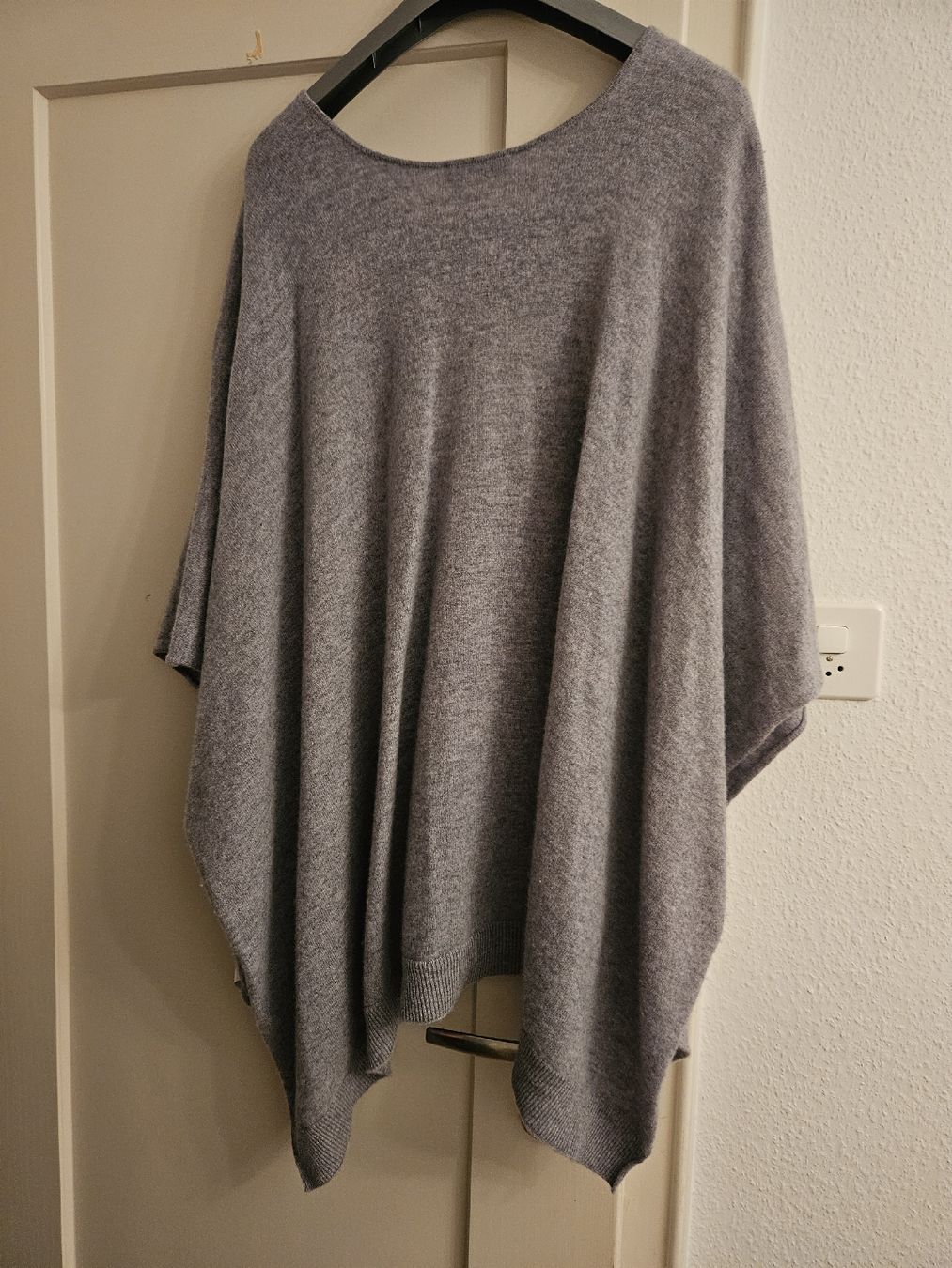 Autres vêtements femmes: marke poncho  j. lindeberg – D'occasion à Basel par fragolina08 1