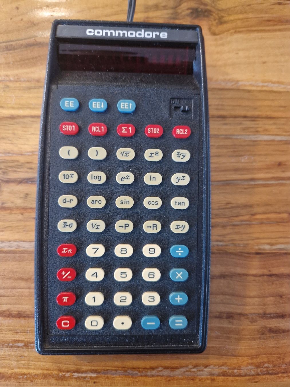 Commodore Calcolatrici tascabili: Commodore SR4148R Taschenrechner mit Hülle und Netzteil – Usato da Fehraltorf venduto da frschele 1