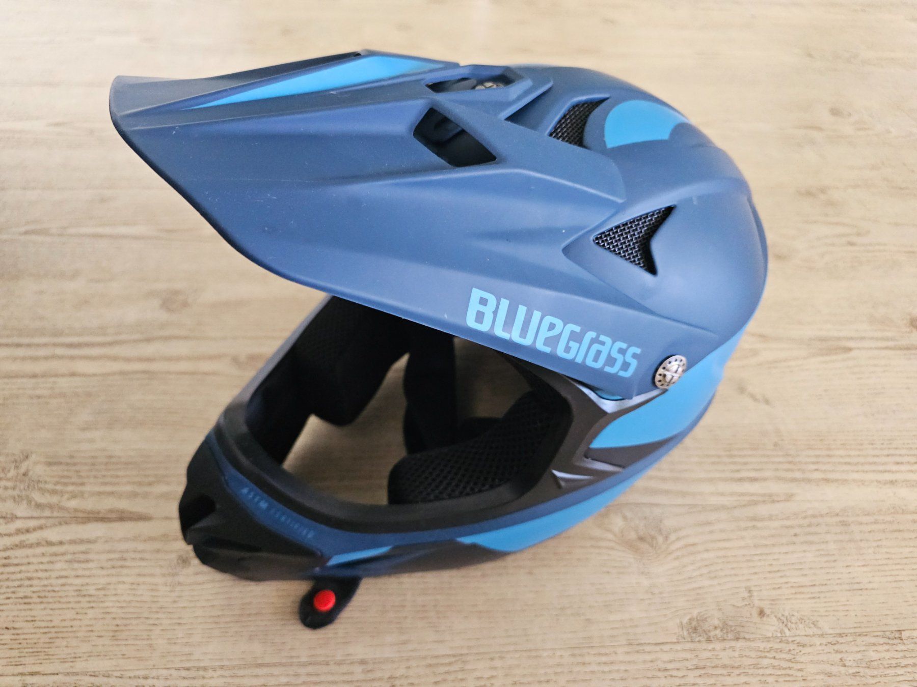 Helme: Integralhelm Bluegrass blau, Grösse S, wie neu – Gebraucht aus Brugg AG von Guckstu 1