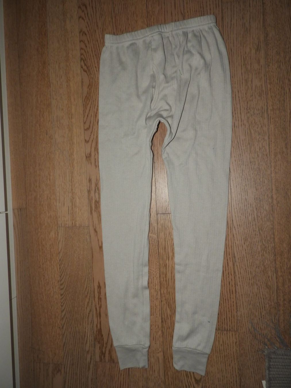 Pantaloni: Herren Thermohose hellgrau gerippt, Grösse M – Nuovo (secondo la descrizione) da Hergiswil NW venduto da Noema2006