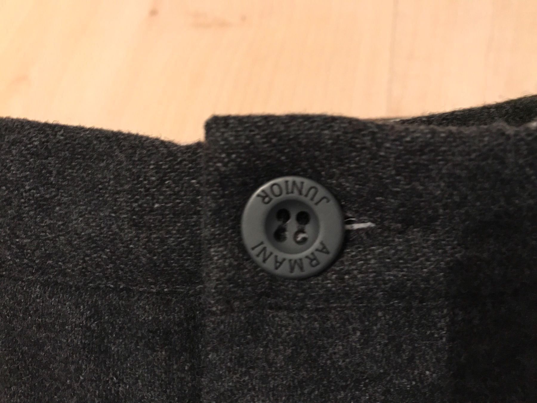 Armani Pantaloni: Armani Junior Hose, Grösse 24, neu – Nuovo (secondo la descrizione) da Wilderswil venduto da Renaissance1 2