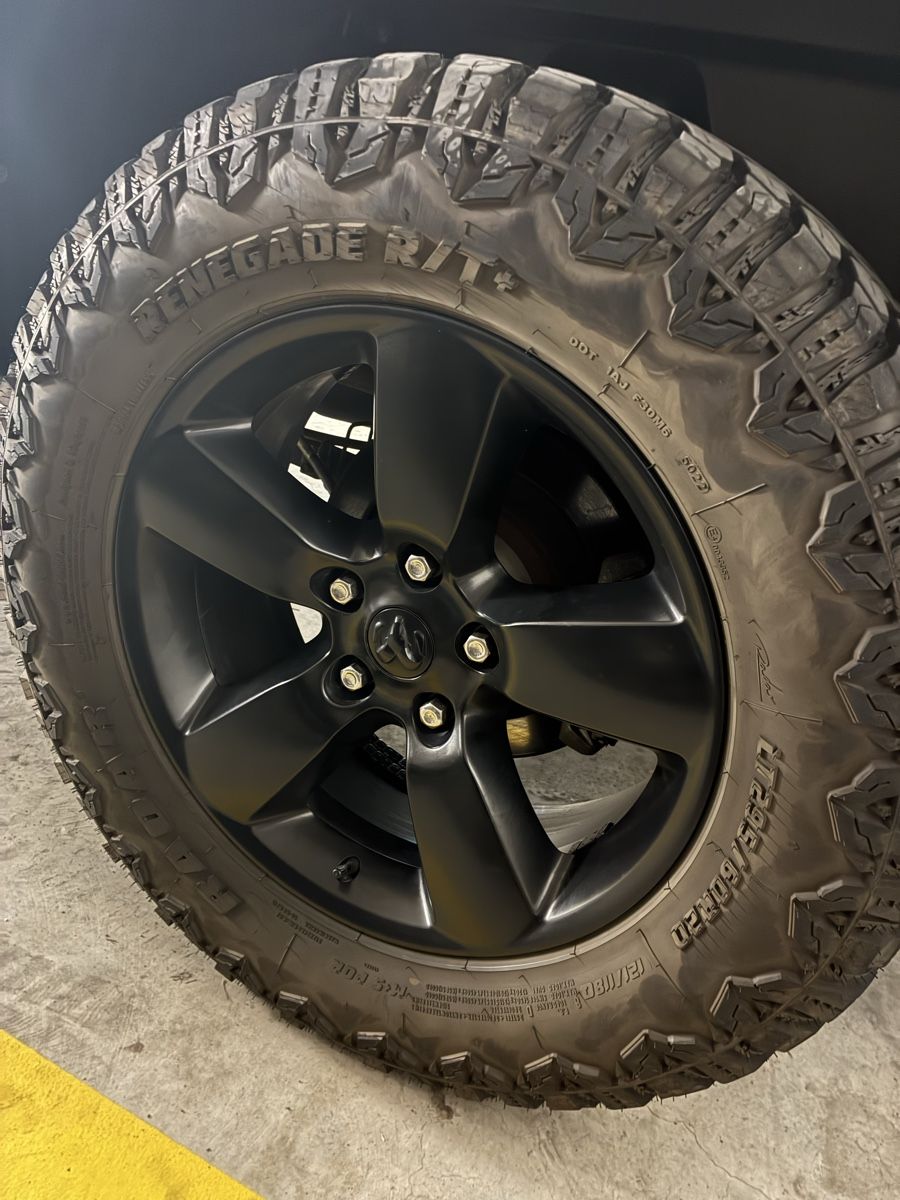 Dodge Pneumatici & Ruote complete: Dodge Ram Felgen – Usato da Hochfelden venduto da Nikosrs
