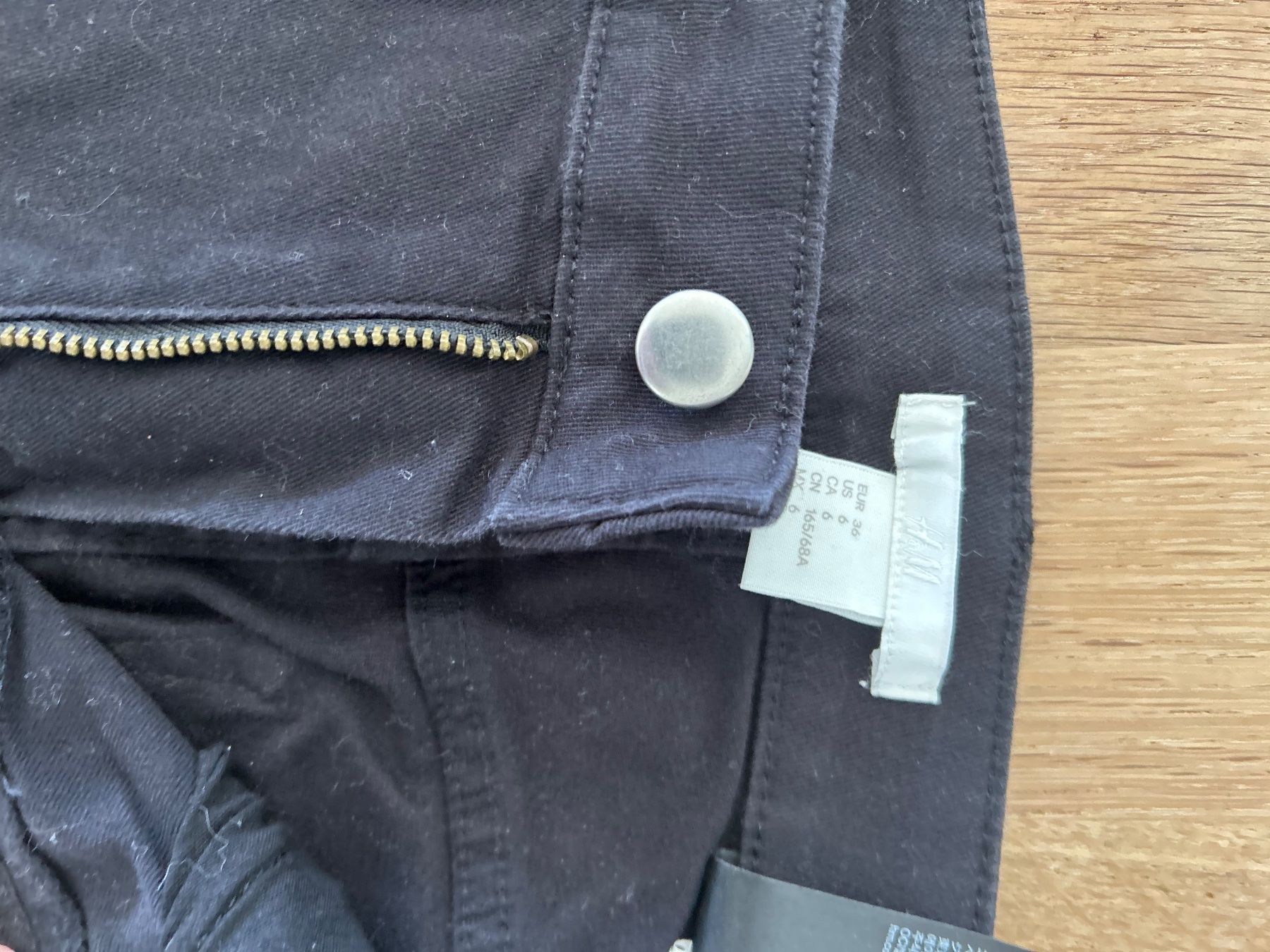 H&M Pantaloni: H&M black pants/jeans size 36 – Nuovo (secondo la descrizione) da Epalinges venduto da kat_lyp6 1