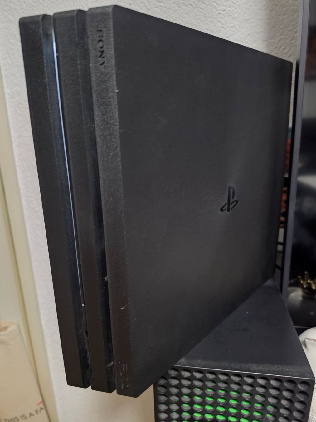 Sony Console: Sony PlayStation 4 Pro Konsole mit PS4-Fehlercode CE-34335-8 – Difettoso da Fahrweid venduto da vin_w5cw 2