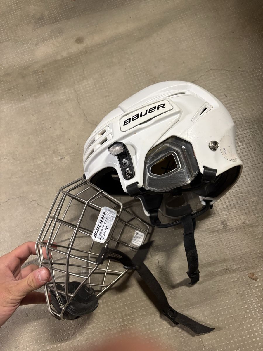 Bauer Caschi: Bauer helmet – Nuovo (secondo la descrizione) da Martigny venduto da reu_t2ln 2