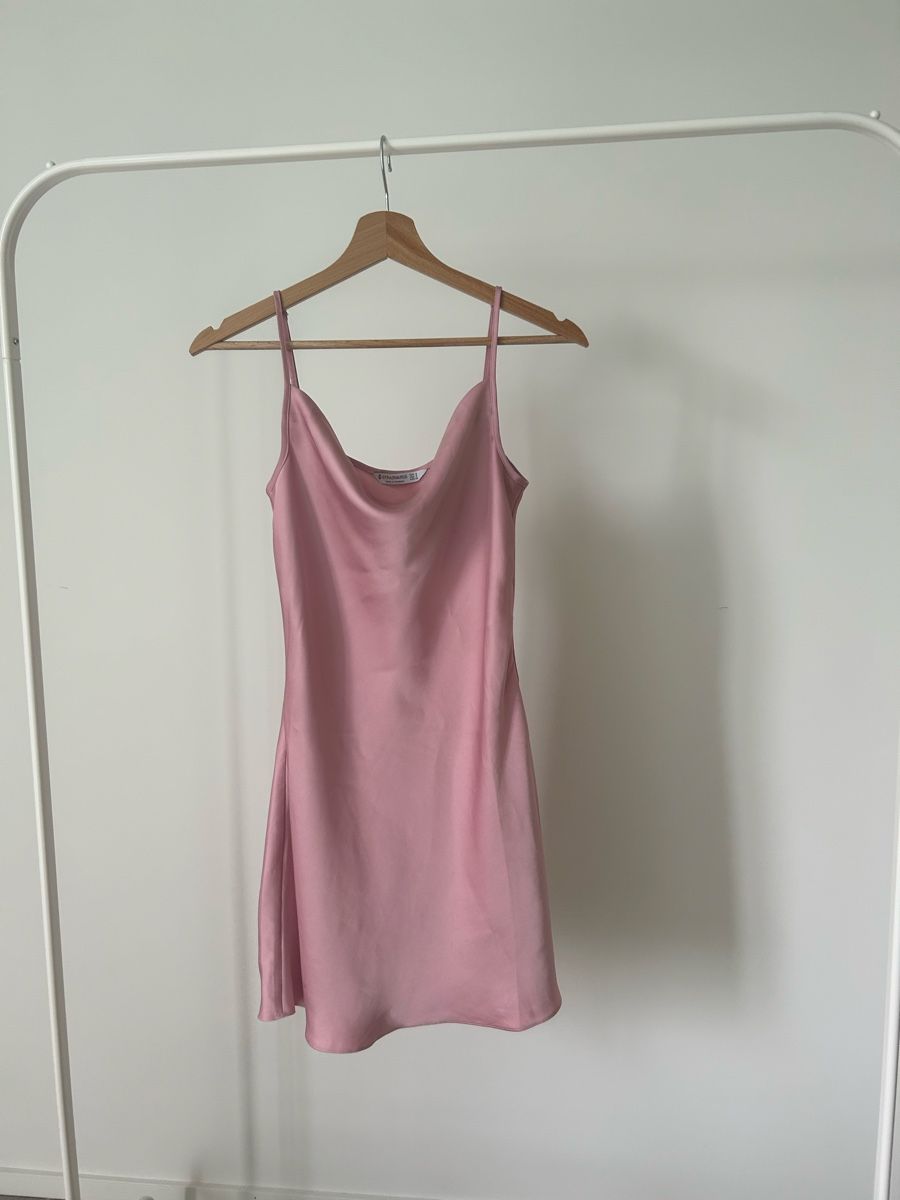 Stradivarius Vestiti: Vestito corto rosa in raso  – Usato da Massagno venduto da sab_gpx5
