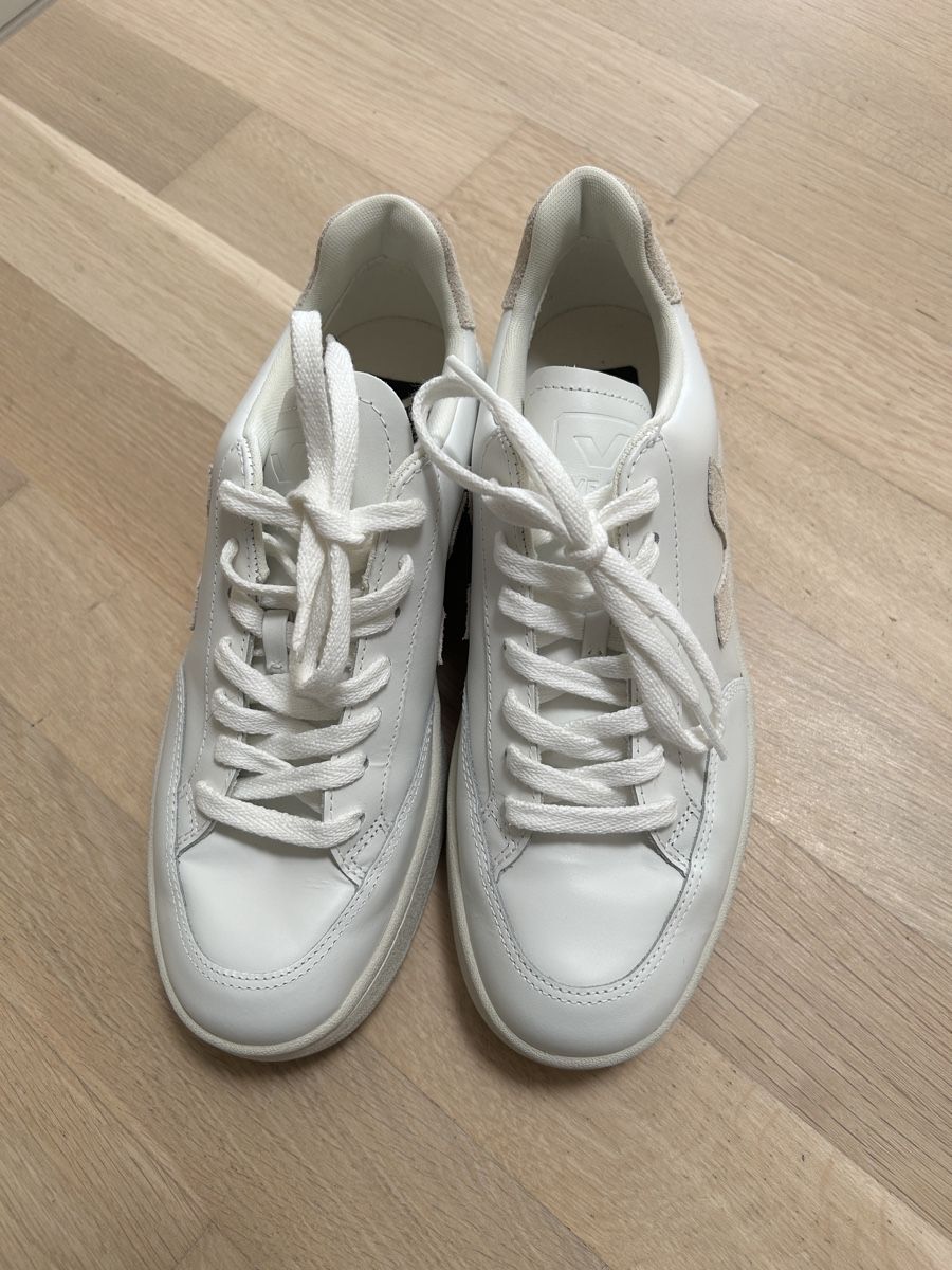Veja Scarpe da uomo: Veja V-12 Leather Sneaker, Grösse 40 – Nuovo (secondo la descrizione) da Köniz venduto da Ruffkiid 1