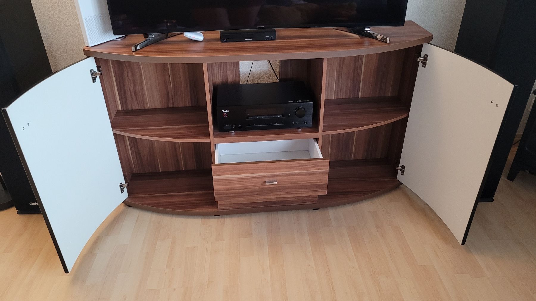 Mobili TV: TV Möbel / Sideboard Nussbaumholz mit Schwarzglas – Usato da Bremgarten AG venduto da PrincessOfTheNight 1