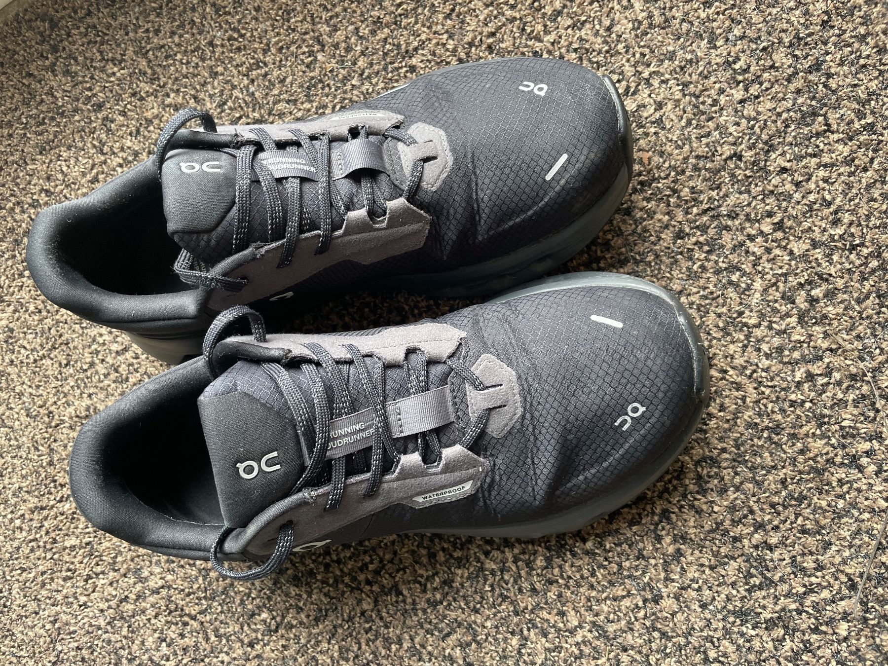 Scarpe da uomo: On Cloudrunner Waterproof  Laufschuhe, Gr. 39 – Usato da Schwarzenburg venduto da Doodee