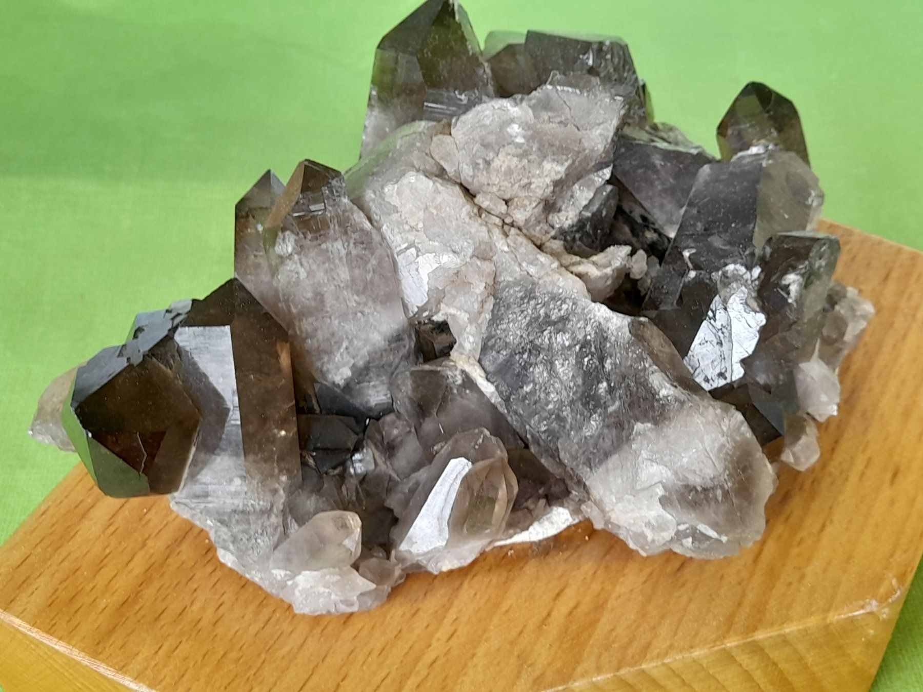 Minerali & Pietre curative: Rauchquarz-Stufe – Usato da Aeschi b.Spiez venduto da 52_wochen 1