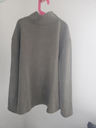 Pull couleur olive, taille L