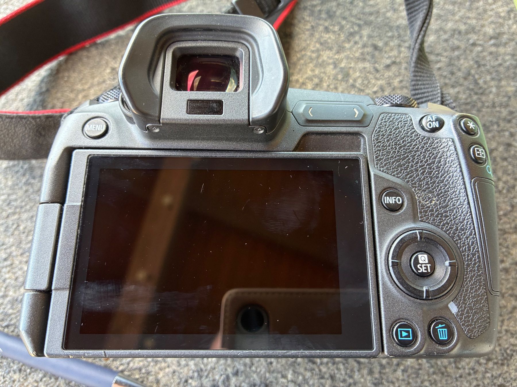Canon Kamera: Canon EOS R Vollformat Systemkamera mit Objektadapter EF-EOS – Gebraucht aus Frieswil von Maettu62 3